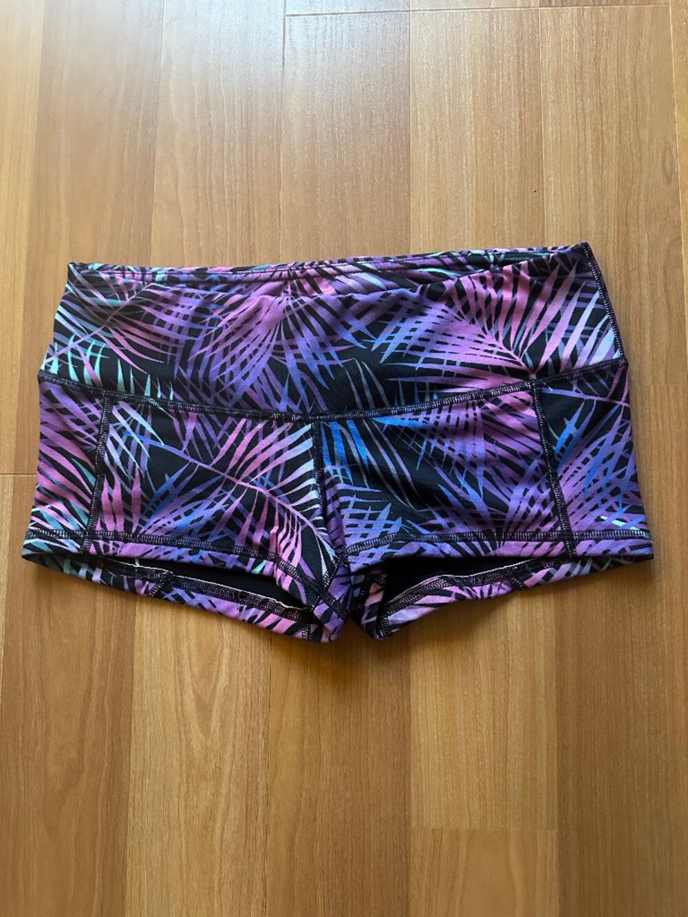 FLEO Shorts – Purple & Teal Palm Fern Print – Size M